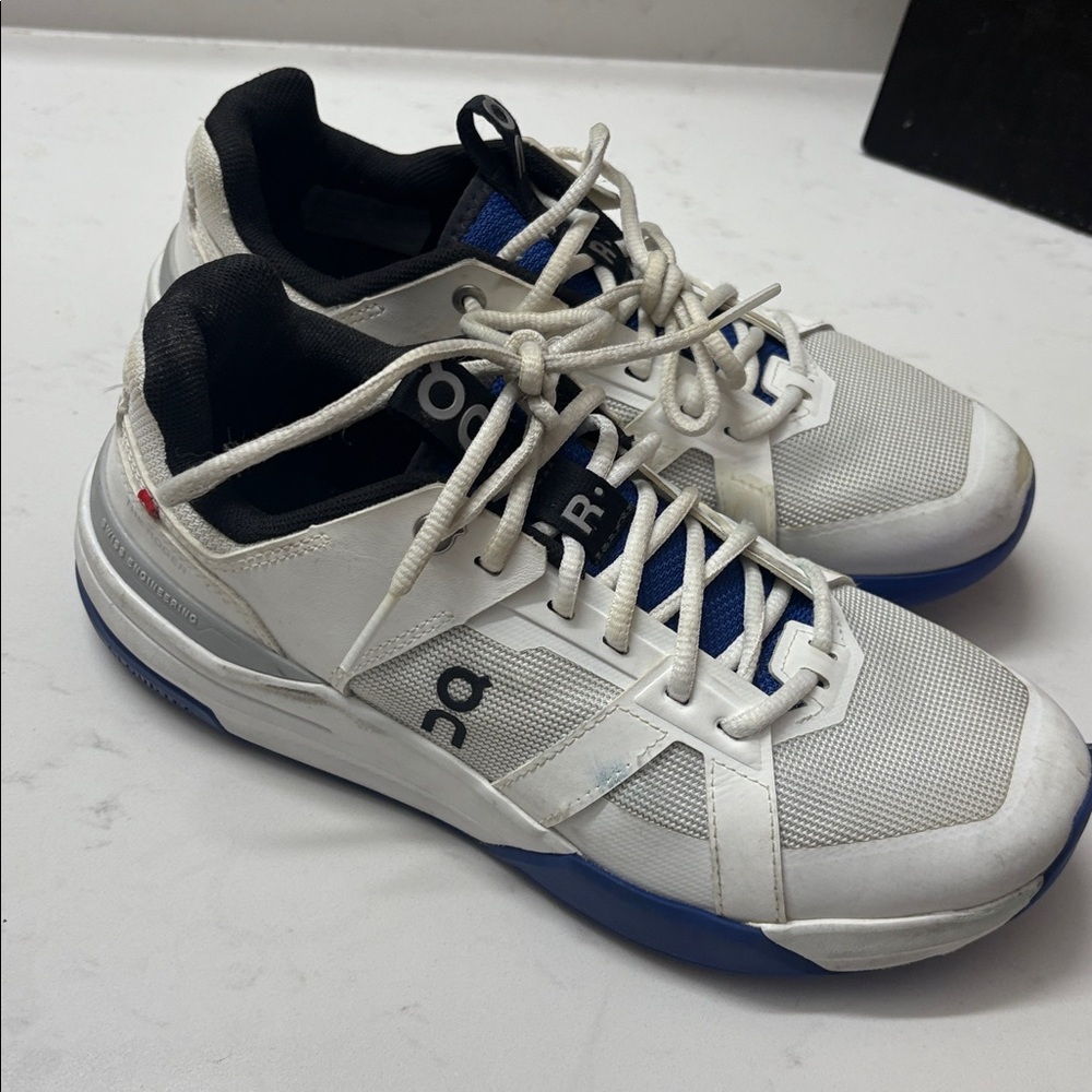 ON Men's White and Blue Athletic Shoes